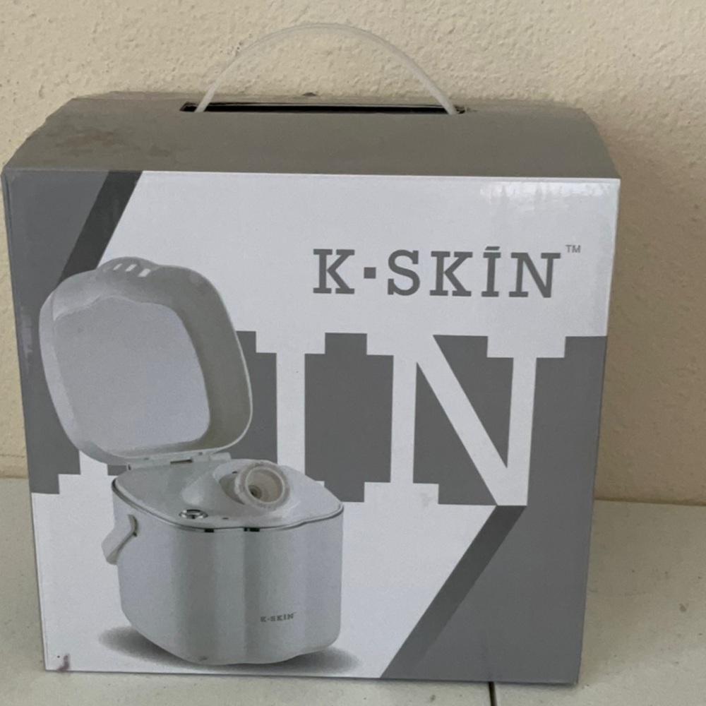 K-SKIN Facial Steamer in Gray and White